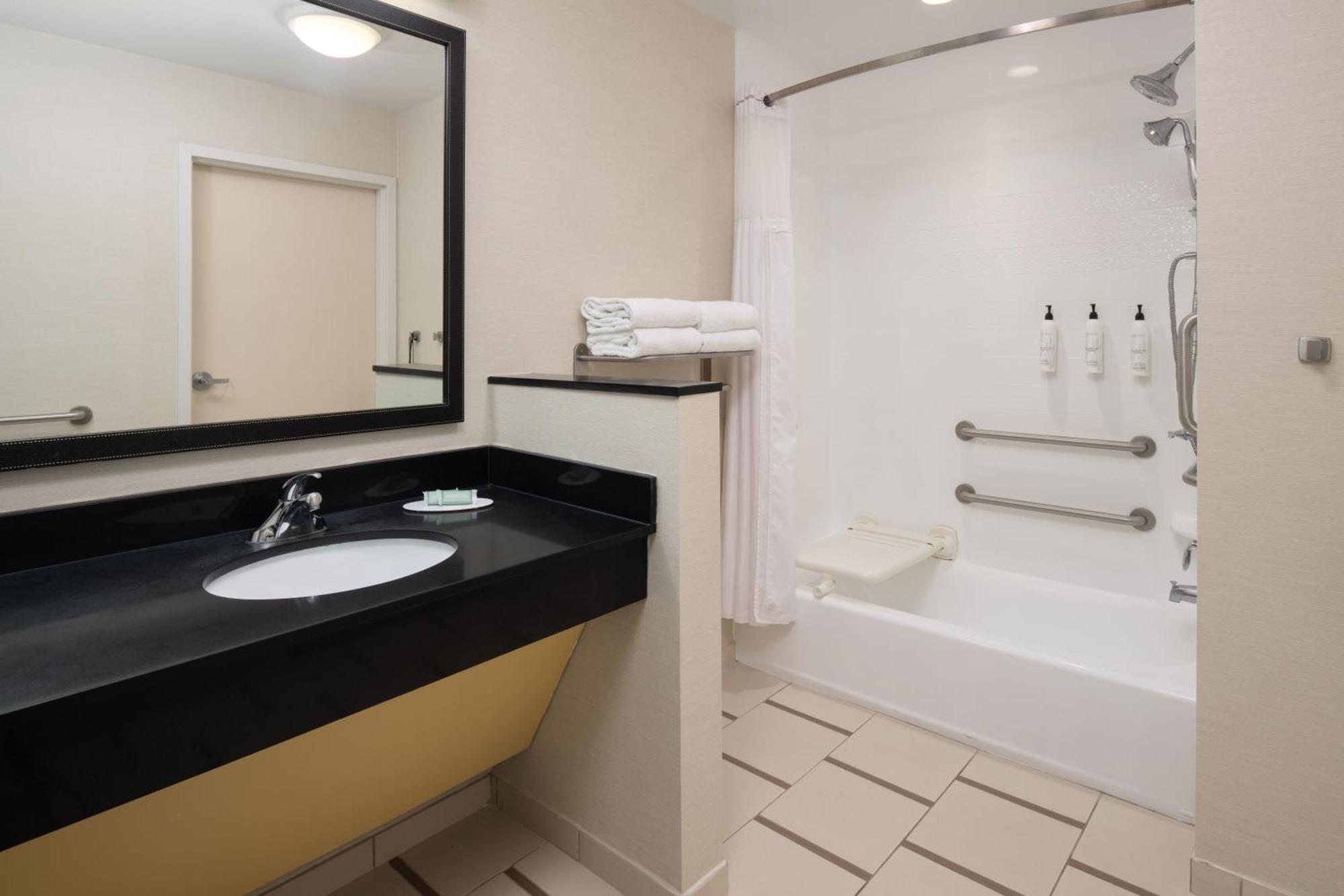 Fairfield Inn & Suites By Marriott Tampa Westshore/Airport Exterior photo